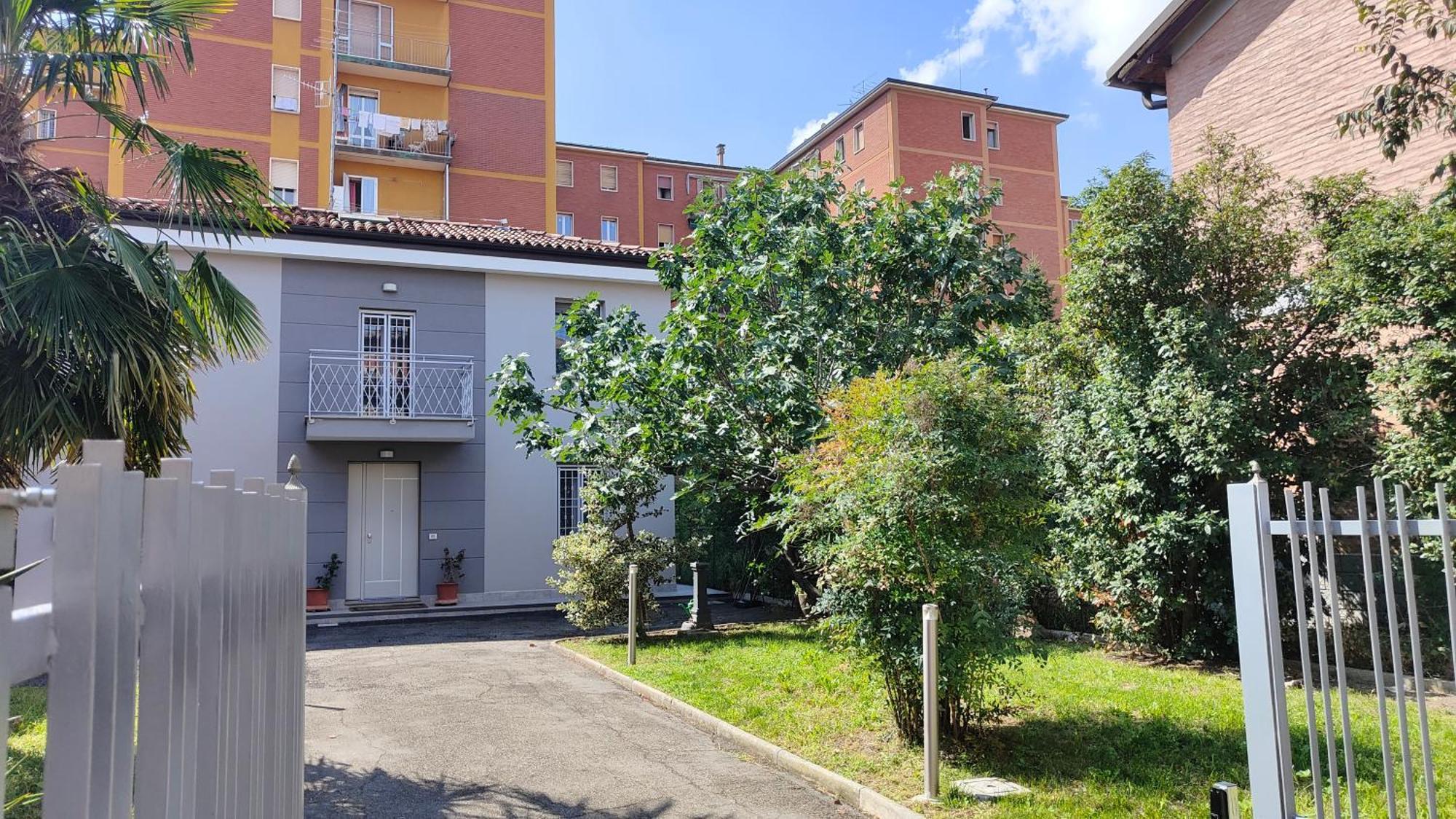 Grigio Perla Panigale, Villetta Con Giardino E Parcheggio Privato Fino A Tre Posti Auto - Un Oasi Di Tranqullita Bologna Ngoại thất bức ảnh